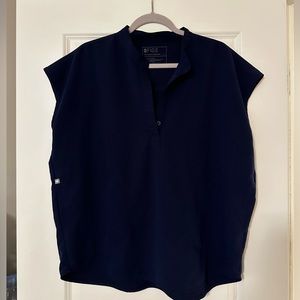 Figs size L Rafaela oversized scrub top. Worn only a handful of times